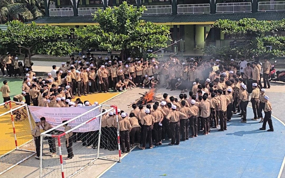 tingkatkan-kesiapsiagaan-bencana-ponpes-al-hasanah-gelar-simulasi-gempa-dan-kebakaran